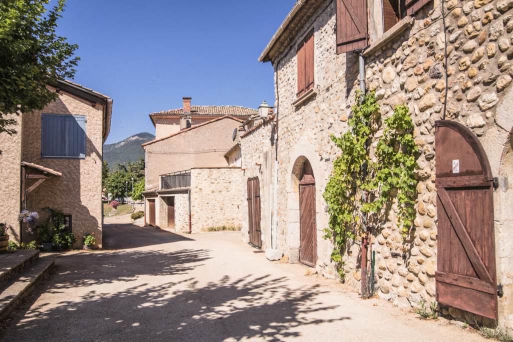 pueblo 30 habitantes